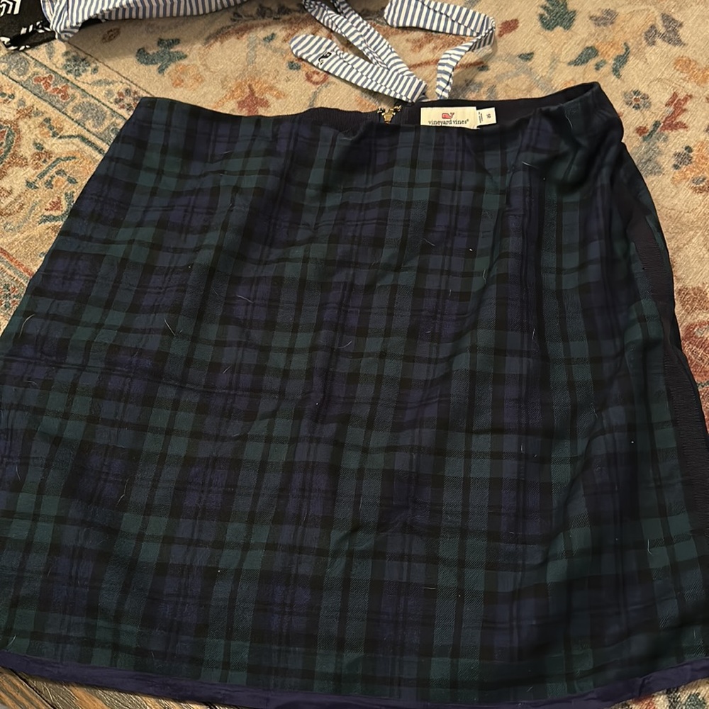 Navy and green mini skirt vineyard vines size 16